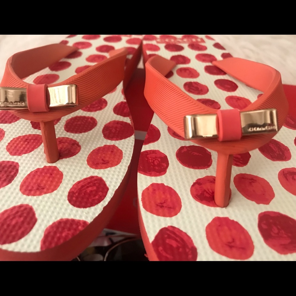 Authentic COACH Signature Bow new in original box - Picture 3 of 11